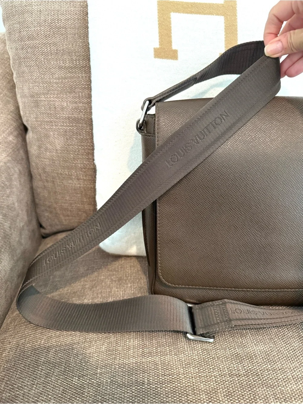 Authentic Louis Vuitton Roman Messenger bag M32852 brown taiga leather LV